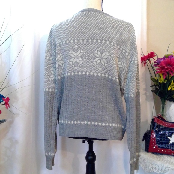 Rob Winter Sweater - Picture 3 of 5